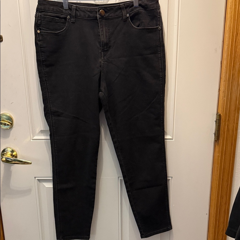 1822 Denim Women's Black Skinny Jeans - Classic Five-Pocket Fit